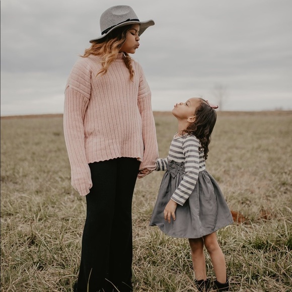 Meet your Posher, Demi - Picture 7 of 8